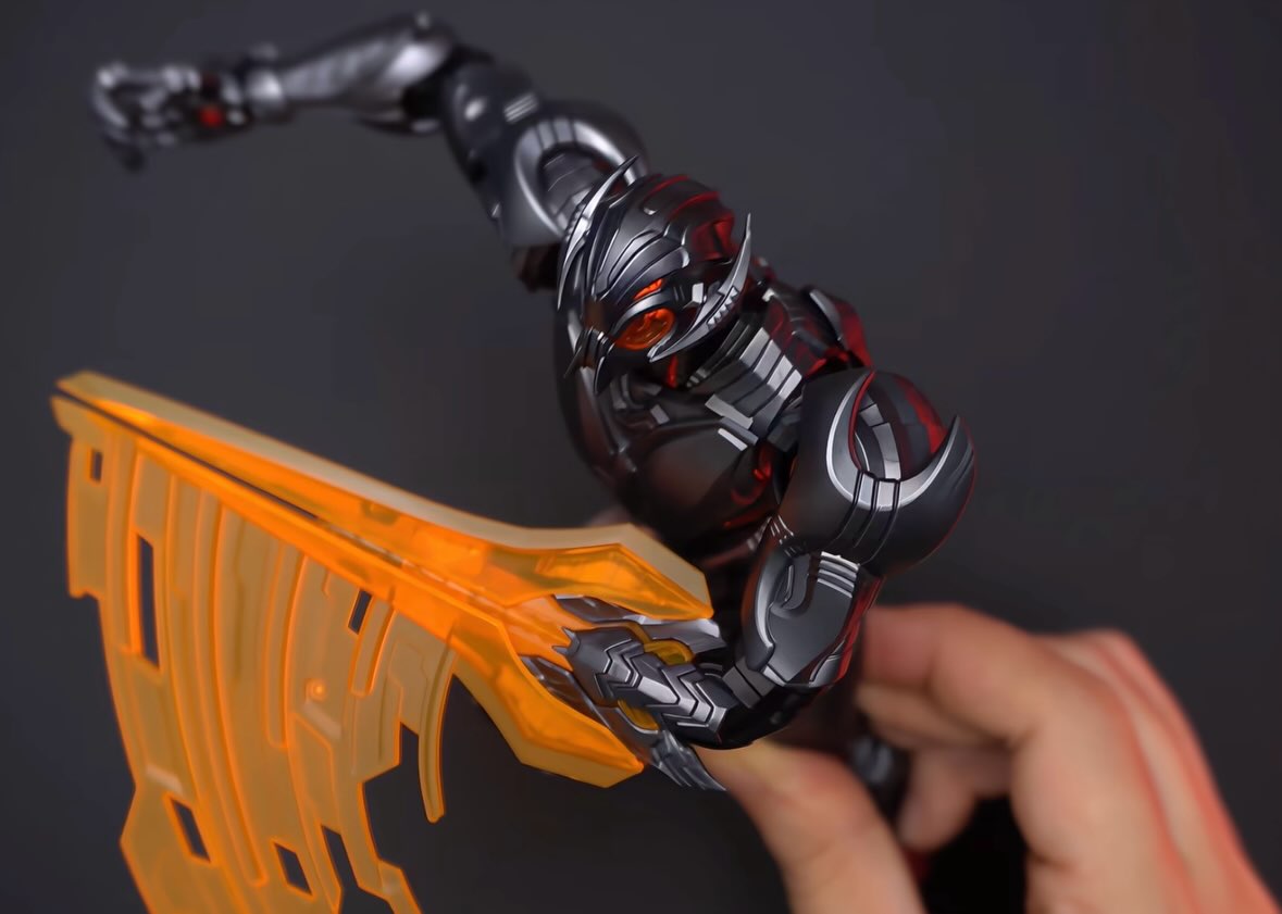 Nouvelle figurine articulée Ul - Model Kit Ultron avis et prix
