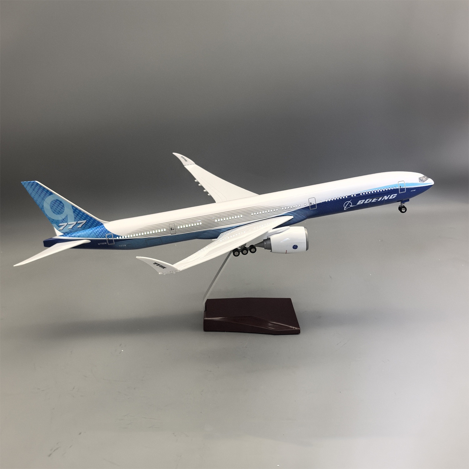 Maquette d'avion B777-9X à l'é - Model Kit Airplane avis et prix